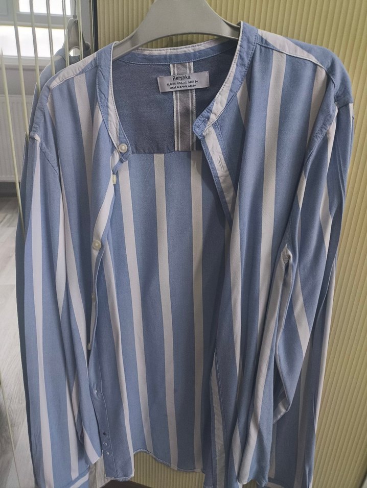 Bershka Düğmeli Mavi V Yakalı  Gömlek — görsel 5/5