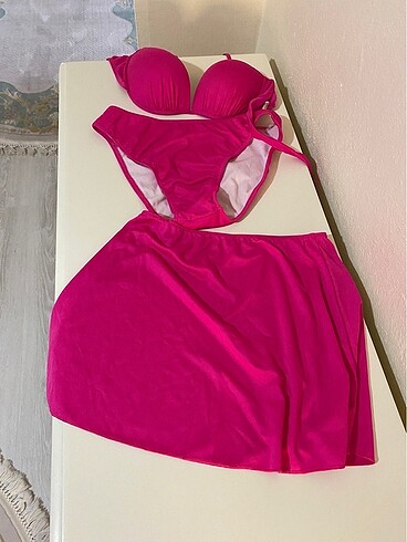 Pembe etekli bikini