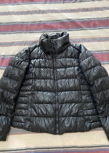Siyah Kadın Şişme Mont, Yüksek Yaka, Fermuarlı