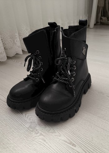 Siyah Deri Goth Tarzı Yüksek Topuklu Kız Çocuk Bot