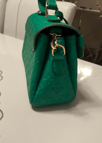 Yeşil Deri Kadın Çanta Tokalı - Görsel 3