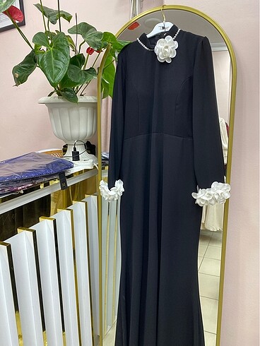 xl Beden siyah Renk Kolları gül detayı şık abiye