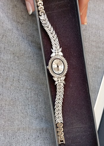 Zincir Detaylı Modern Klasik Kadın Saati