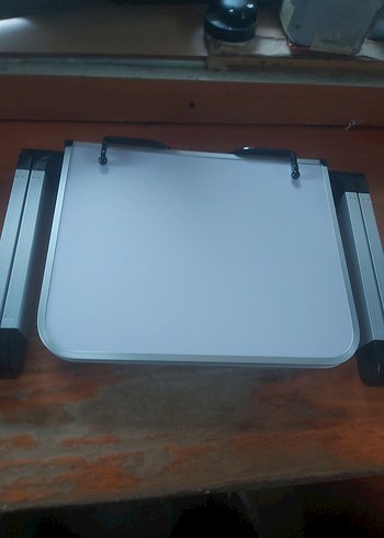 Beyaz ve Gri Katlanabilir Mouse Pad