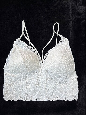 Beyaz bralet sütyen