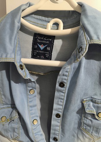 Düğmeli Açık Mavi Denim Kadın Gömlek - Görsel 3