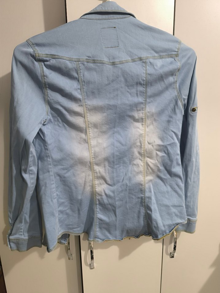 Düğmeli Açık Mavi Denim Kadın Gömlek - Görsel 2