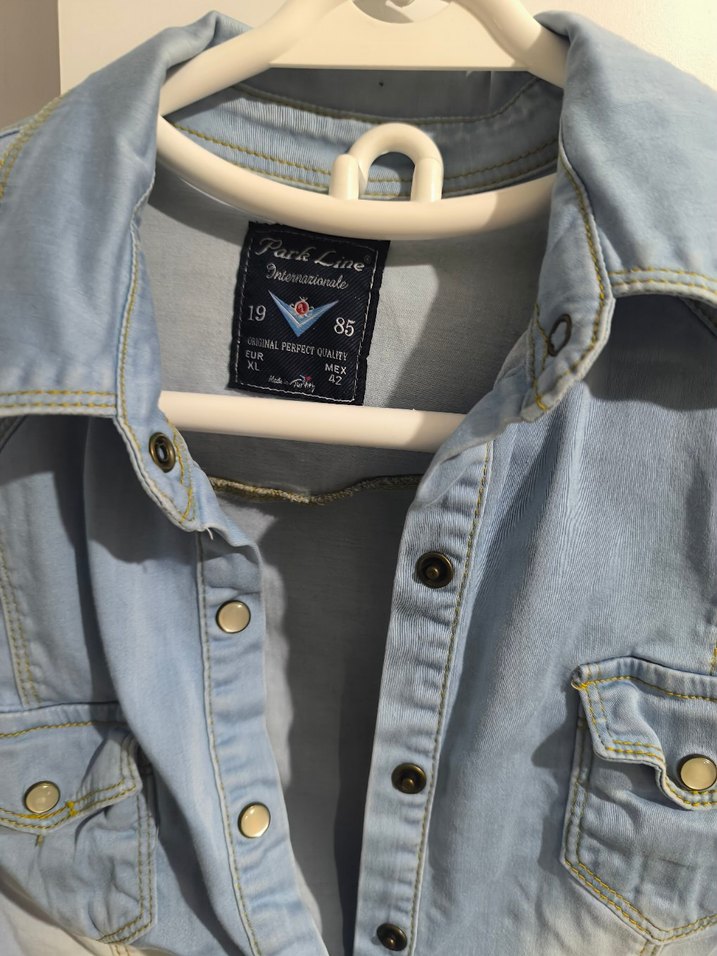 Düğmeli Açık Mavi Denim Kadın Gömlek - Görsel 3