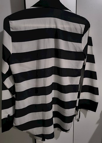 Düğmeli Siyah Beyaz Çizgili Kadın Gömlek - Görsel 3