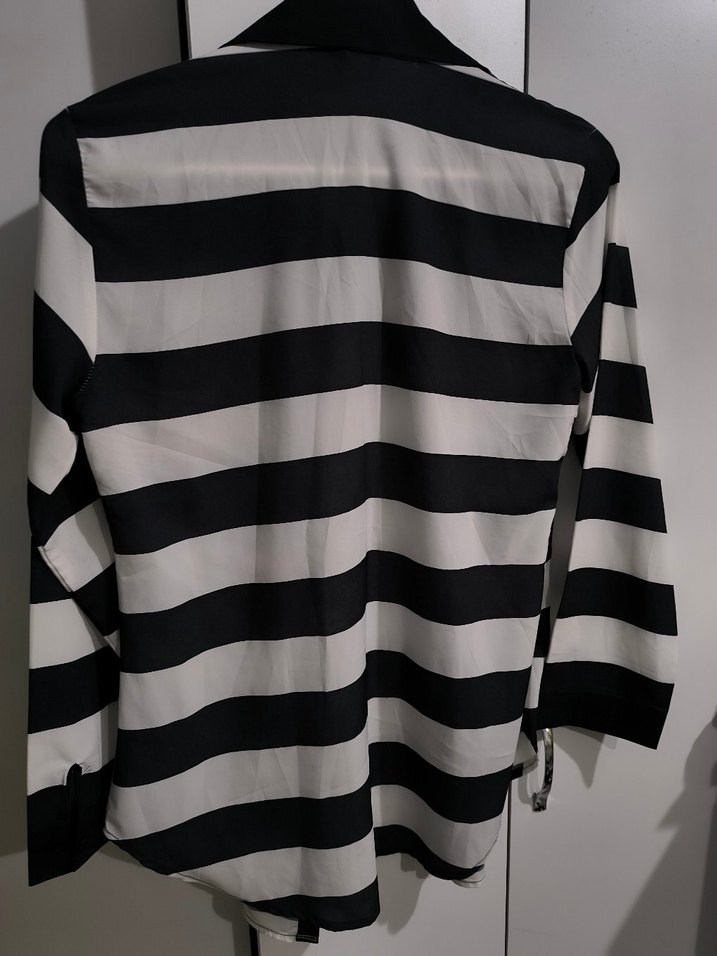 Düğmeli Siyah Beyaz Çizgili Kadın Gömlek - Görsel 3