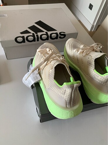 38 Beden Adidas ultra boost light