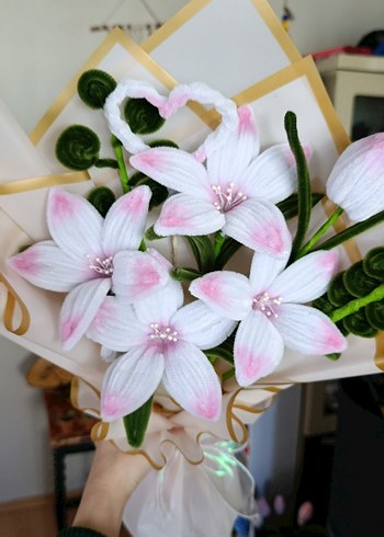 Beyaz pembe detaylı el işi LED li şönil çicek buketimiz - Görsel 3