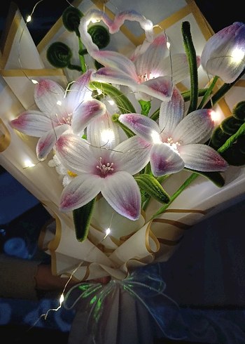 Beyaz pembe detaylı el işi LED li şönil çicek buketimiz - Görsel 5