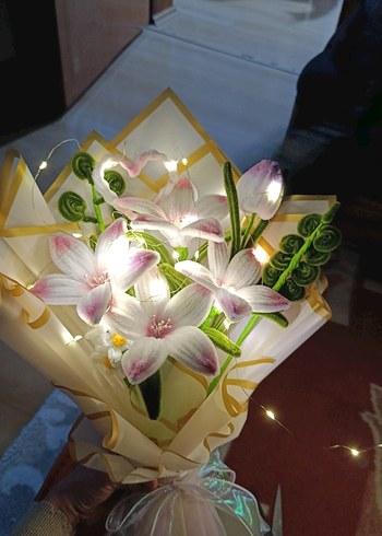 Beyaz pembe detaylı el işi LED li şönil çicek buketimiz - Görsel 4