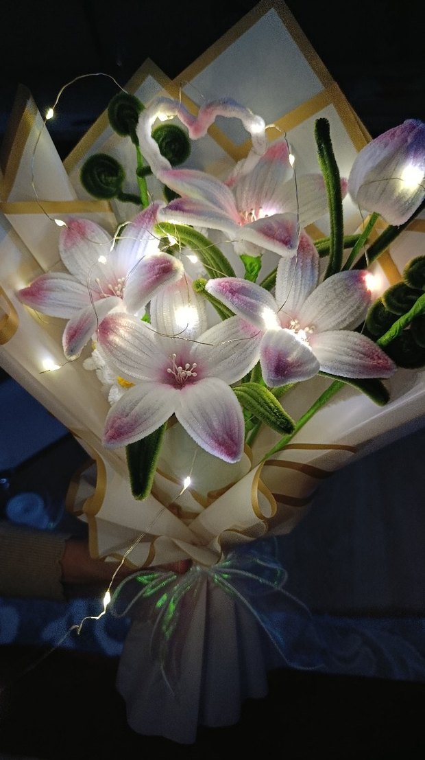 Beyaz pembe detaylı el işi LED li şönil çicek buketimiz - Görsel 5