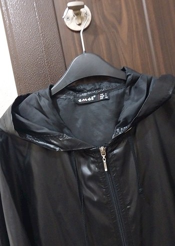 Siyah yağmurluk - Görsel 3