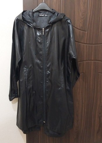 Siyah yağmurluk - Görsel 2