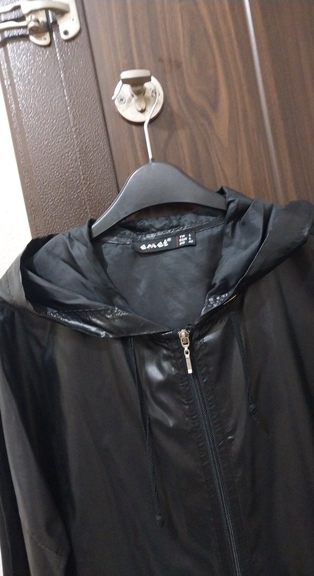 Siyah yağmurluk - Görsel 3