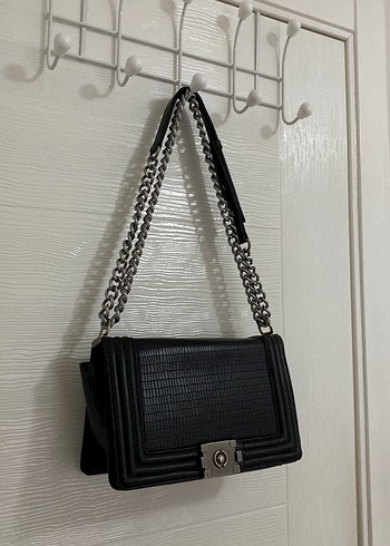 Zincir Detaylı Siyah Çanta - Görsel 2