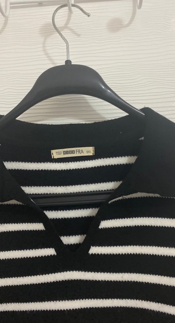 Siyah Beyaz Çizgili Kadın Triko Kazak - Görsel 4