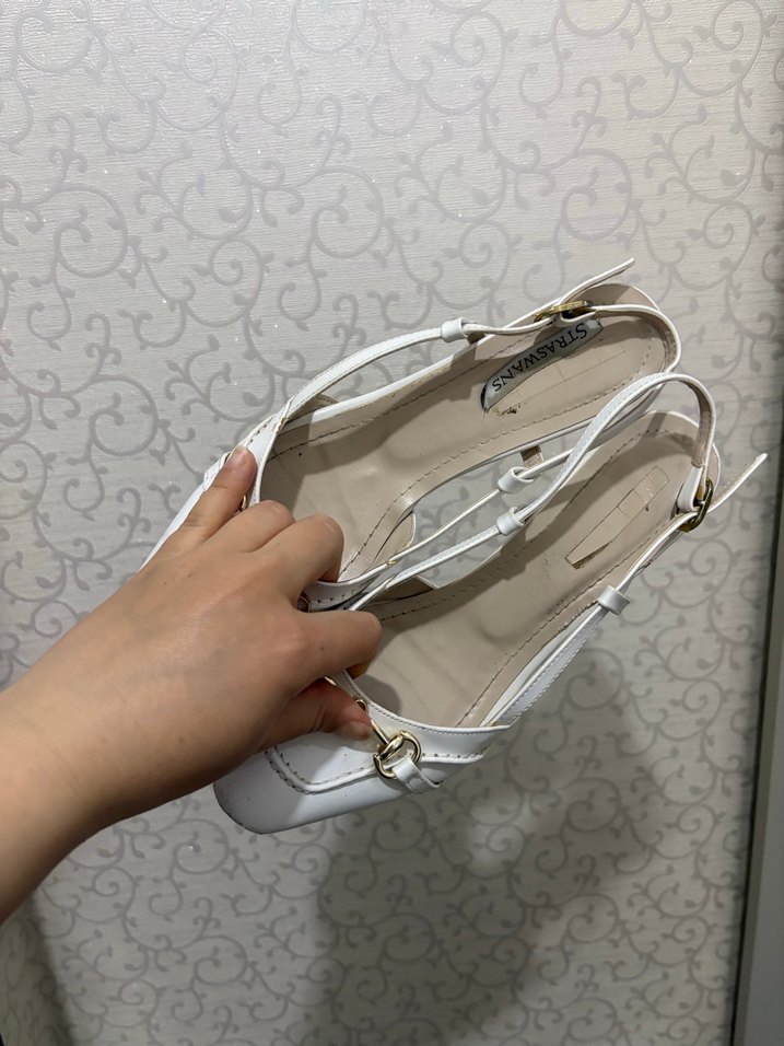 Beyaz Deri Stiletto Tokalı Kadın Ayakkabı - Görsel 2