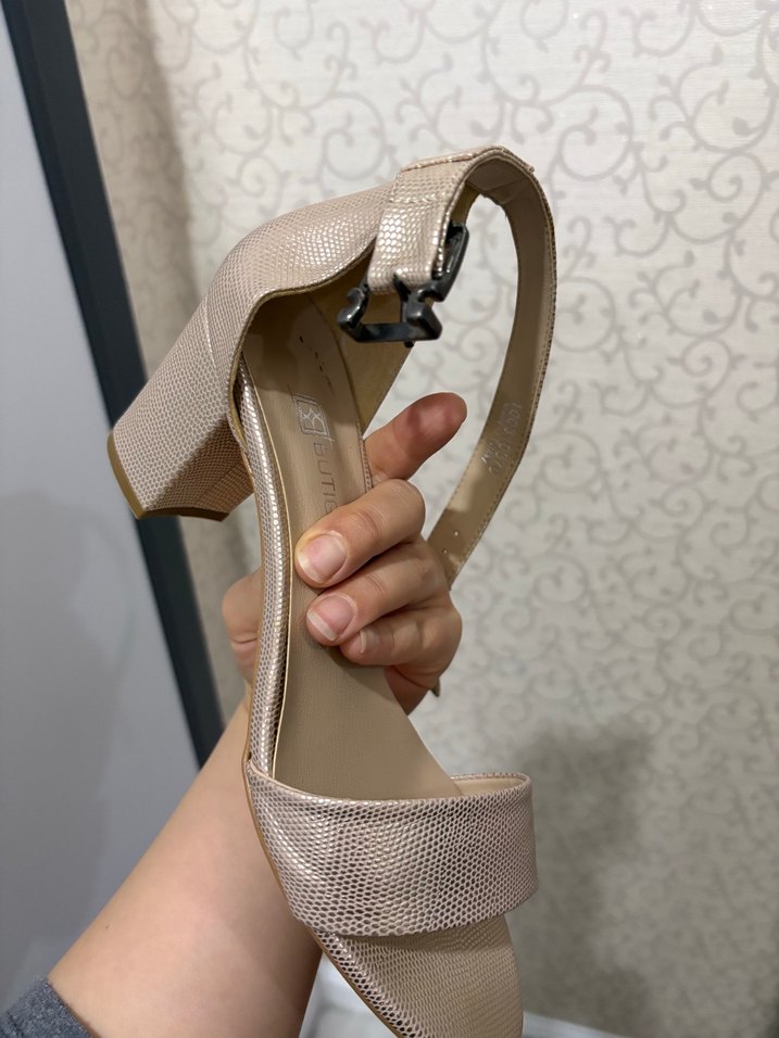 Bej Yılan Desenli Tokalı Blok Topuklu Ayakkabı - Görsel 3