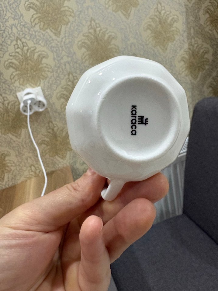 Beyaz İnce Kenarlı Fincan ve Tabağı - Görsel 3