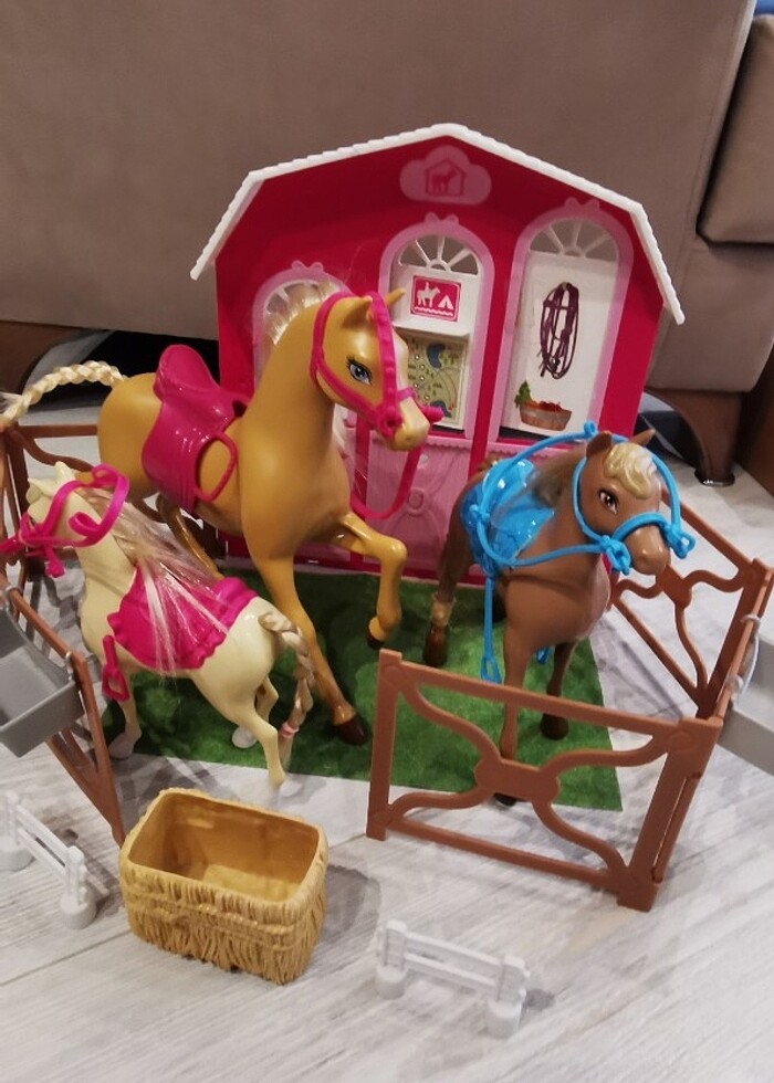 Barbie at çiftlik seti - Görsel 3