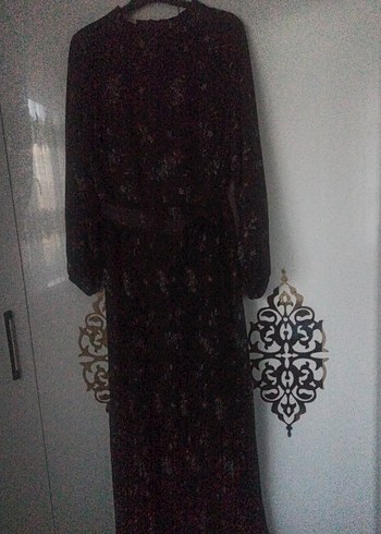 Uzun Kollu Kahverengi Gotik Desenli Elbise