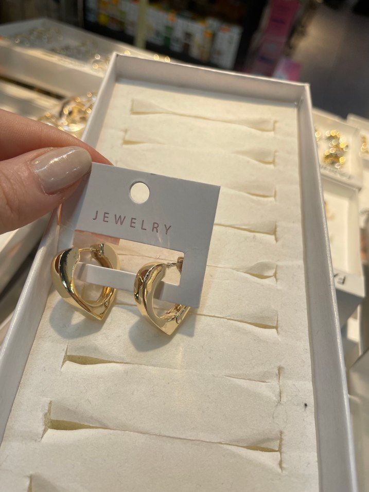 Altın Renk Mini Tokalı Küpe - Görsel 2