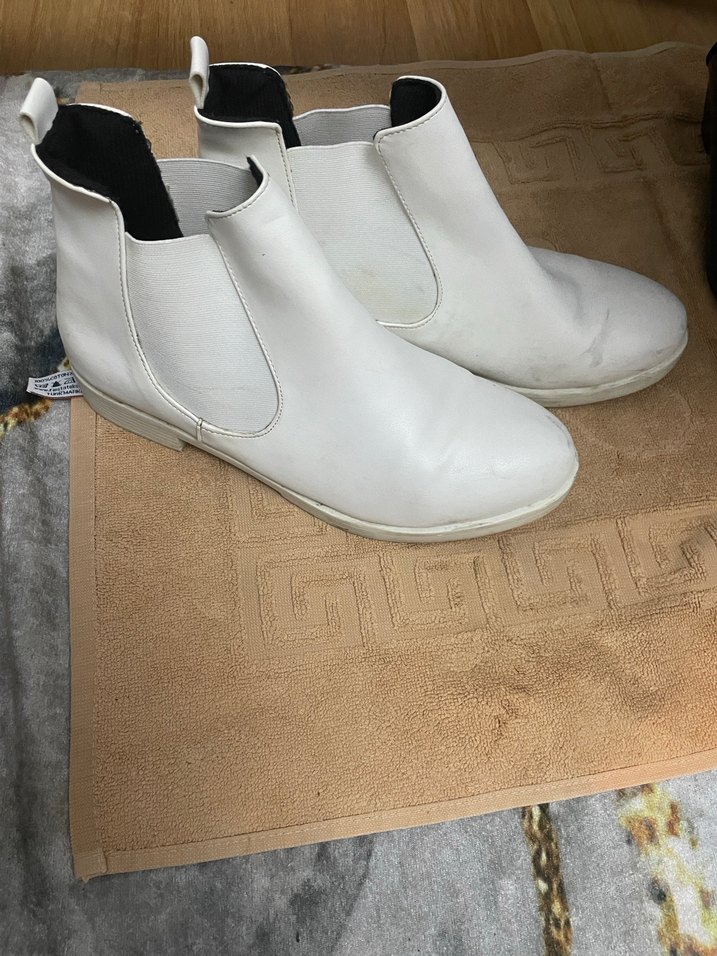 Beyaz Dolgu Topuk Kadın Bot - Görsel 2