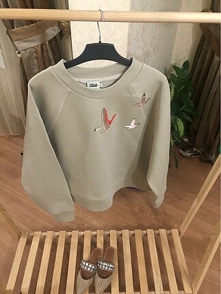 Sweatshirt