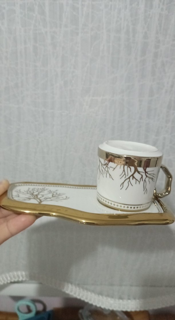 Altın Detaylı Beyaz Kahve Fincanı ve Tabağı - Görsel 3