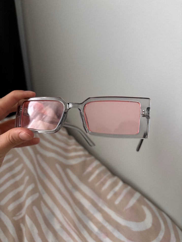 Şeffaf Çerçeveli Pembe Camlı Kadın Güneş Gözlüğü - Görsel 2