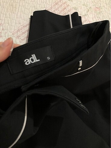 beyaz çizgi detaylı pantolon - Görsel 4