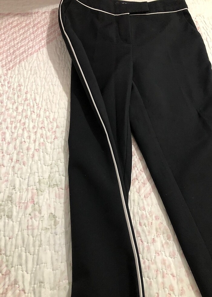 beyaz çizgi detaylı pantolon - Görsel 3