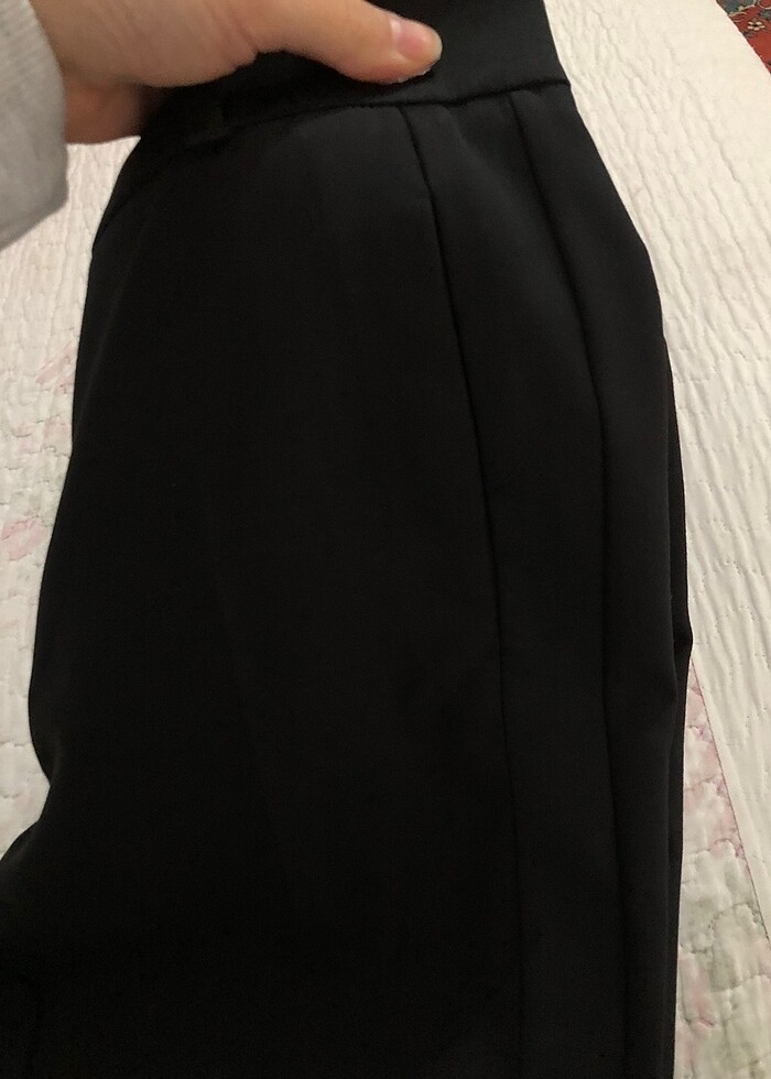 Siyah şerit detaylı pantolon - Görsel 2