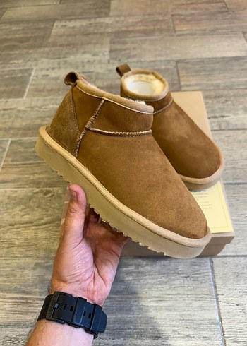 Ugg mini brown