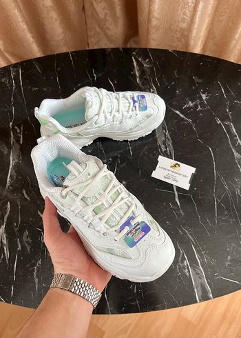 38 Beden White green flowers