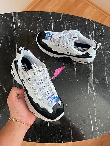 Skechers White black details