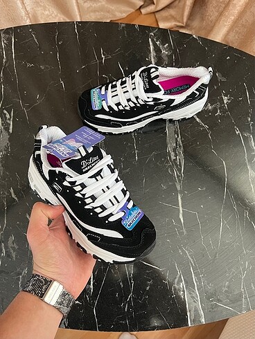 Skechers Black white