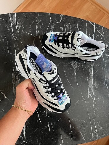 Skechers White black