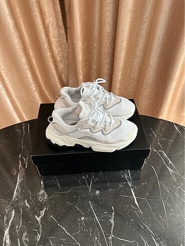 Adidas Ozwego white