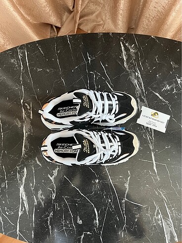 Skechers Black Gold Details