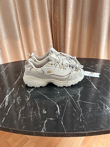 Skechers Cream gold