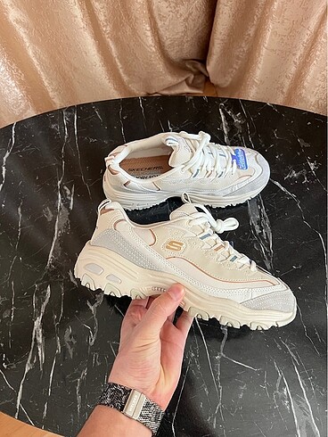 Skechers Cream gold