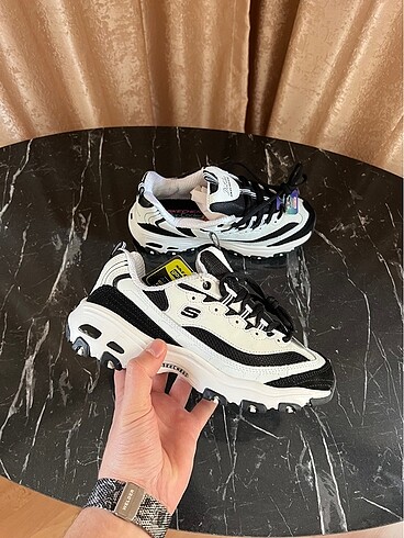 Skechers White black whore