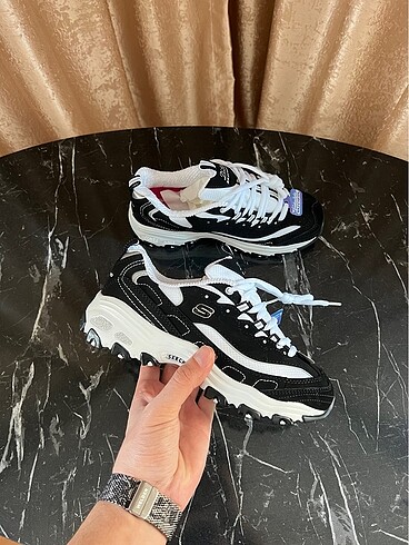 Skechers Black white
