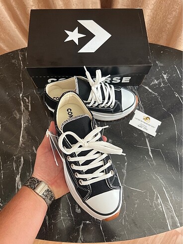 39 Beden Converse run star hike low ox