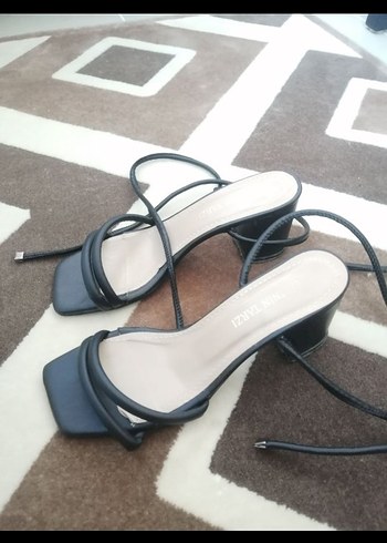 Kadın Siyah Topuklu Sandalet